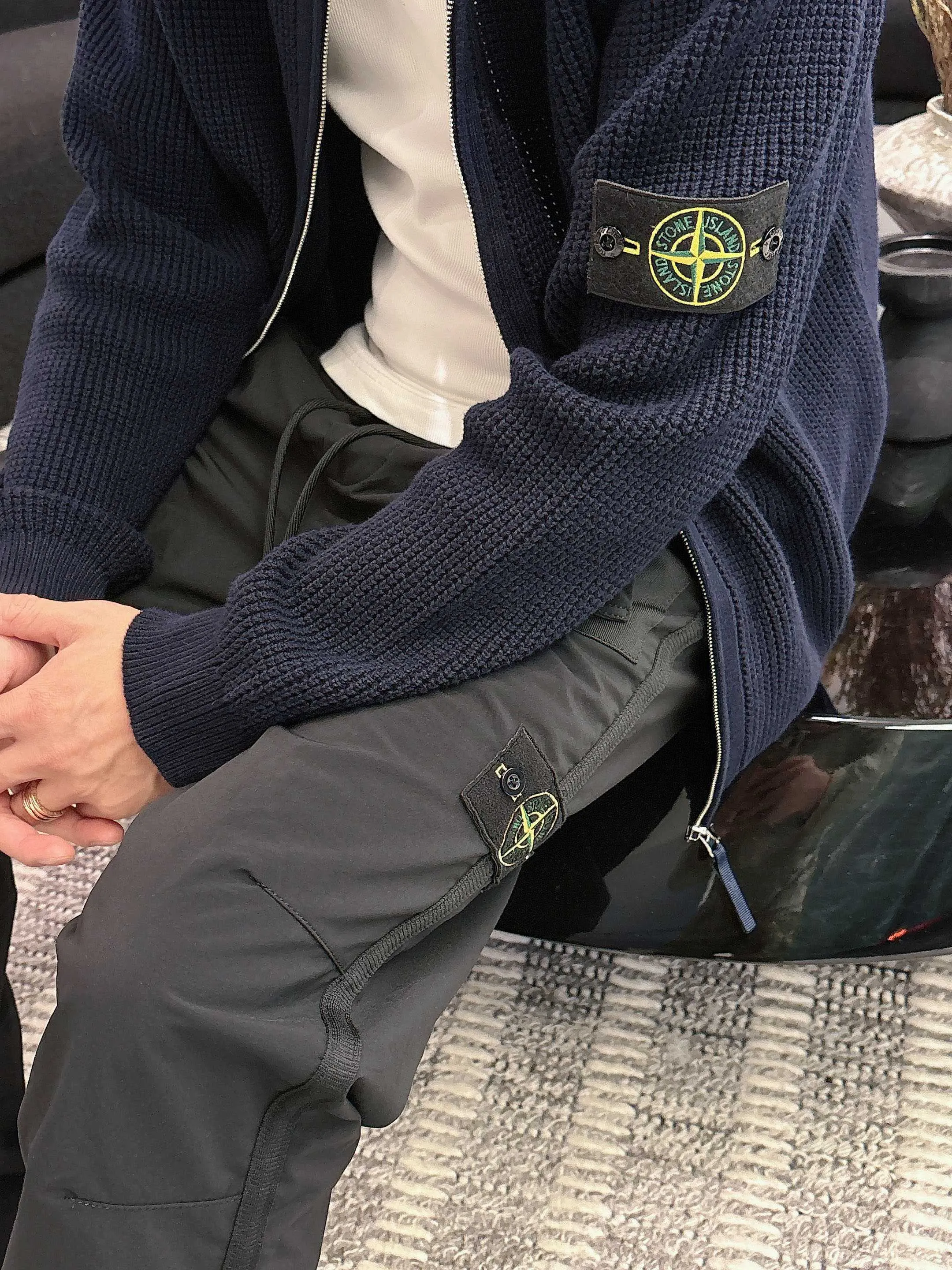 P300 𝙉𝙚𝙬⚜️Stone Island》 2025 Autumn and Winter New Casual Pants Brand Classic LOGO Casual Pants Customized fabric with excellent comfort and strong hand touch Highly recognizable Perfect appearance and craftsmanship Color: Black Size: M-3XL